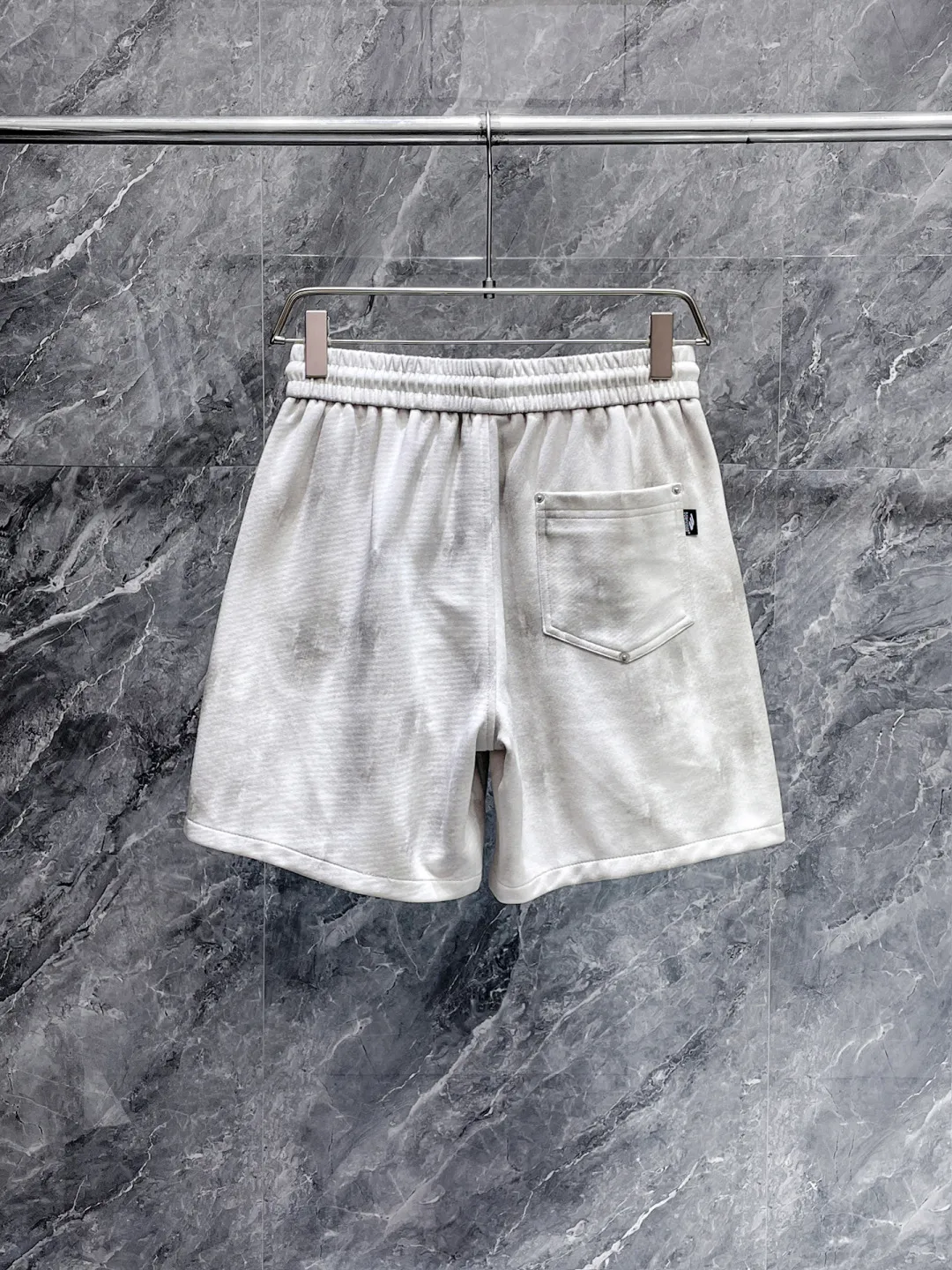 Balenciaga's three-standard complete 2026 summer New Arrival men's casual shorts, advanced custom-made Breathable fabric, Breathable fabric, extremely stretchy and comfortable, impeccable details, top-grade accessories, original logo design concept, delicate and soft feel! The upper body fit is awesome! Size: M-XXXL Please state your height and weight when ordering